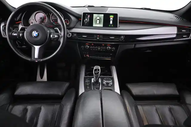 Musta Maastoauto, BMW X5 – VAR-60598