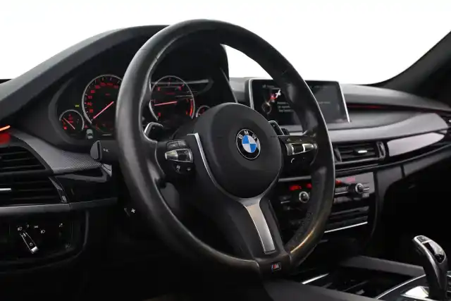 Musta Maastoauto, BMW X5 – VAR-60598