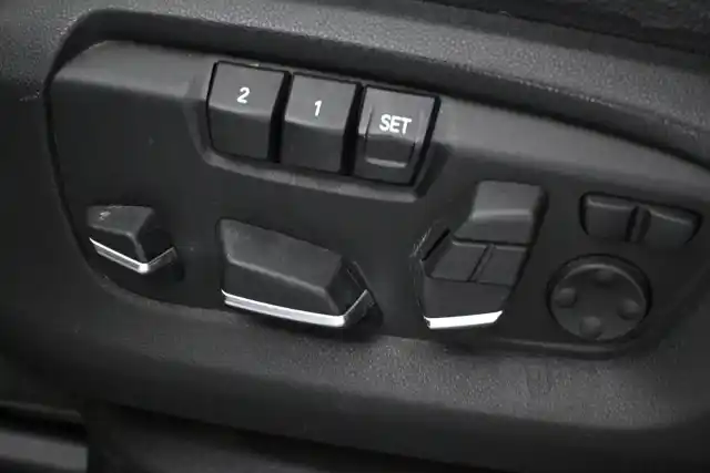 Musta Maastoauto, BMW X5 – VAR-60598