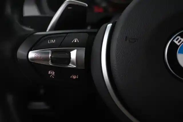 Musta Maastoauto, BMW X5 – VAR-60598
