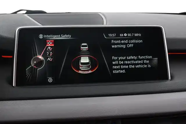 Musta Maastoauto, BMW X5 – VAR-60598