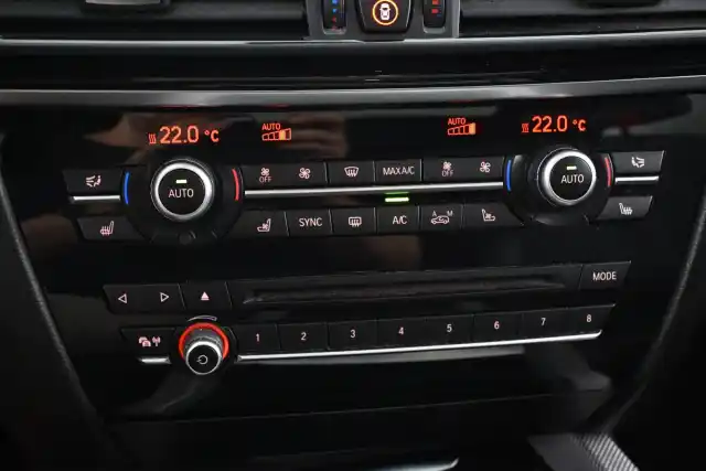 Musta Maastoauto, BMW X5 – VAR-60598