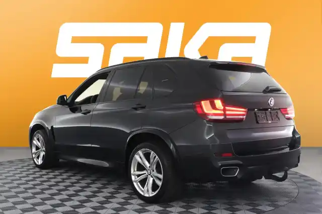 Musta Maastoauto, BMW X5 – VAR-60598