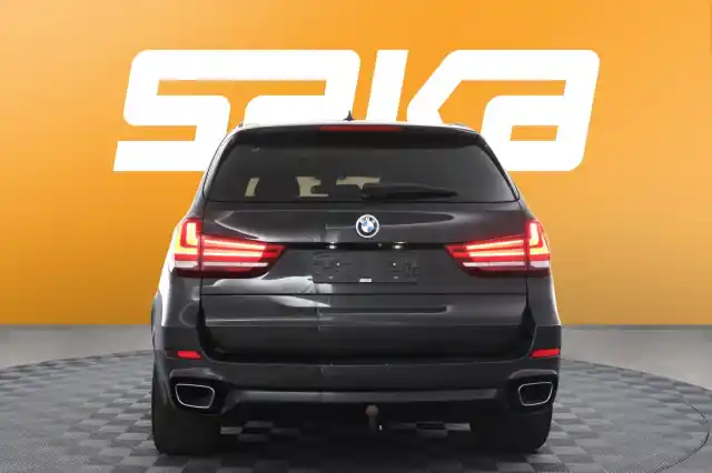Musta Maastoauto, BMW X5 – VAR-60598