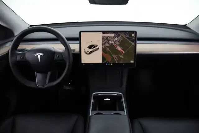 Valkoinen Viistoperä, Tesla Model Y – VAR-60895