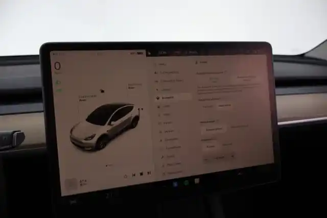 Valkoinen Viistoperä, Tesla Model Y – VAR-60895