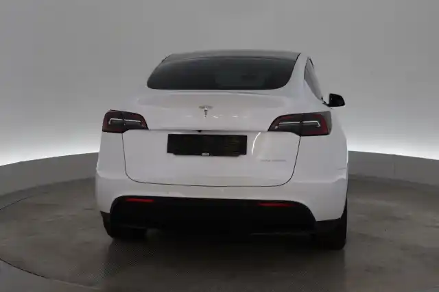 Valkoinen Viistoperä, Tesla Model Y – VAR-60895