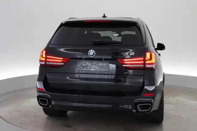 Musta Maastoauto, BMW X5 – VAR-61032