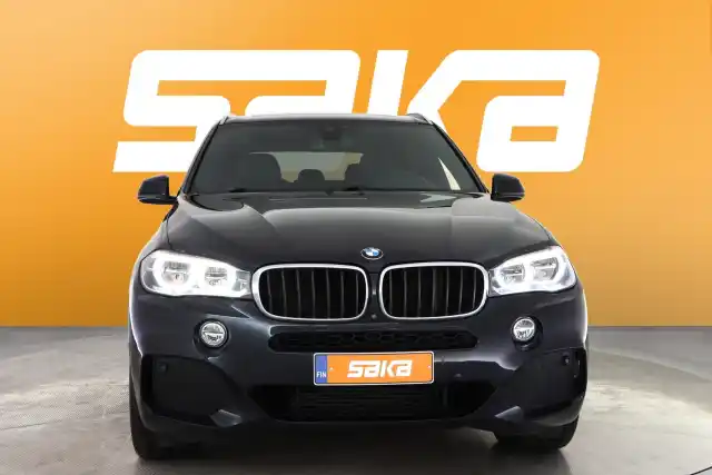 Musta Maastoauto, BMW X5 – VAR-61032