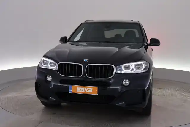 Musta Maastoauto, BMW X5 – VAR-61032