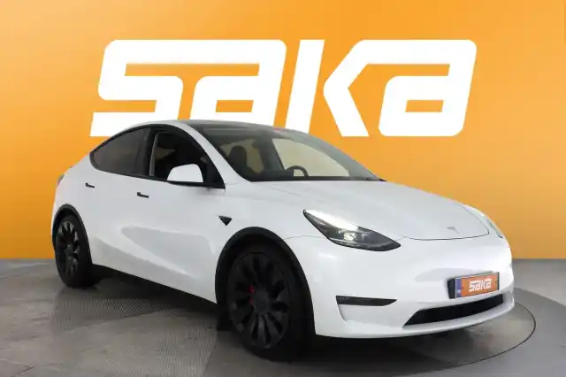 Valkoinen Maastoauto, Tesla Model Y – VAR-61354