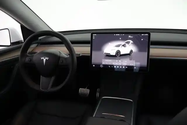 Valkoinen Maastoauto, Tesla Model Y – VAR-61354