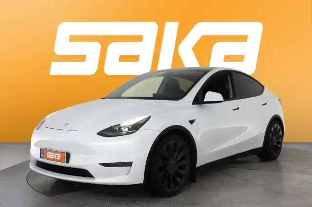 Valkoinen Maastoauto, Tesla Model Y – VAR-61354