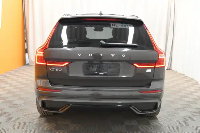 Harmaa Maastoauto, Volvo XC60 – VAR-61395
