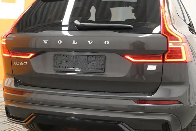 Harmaa Maastoauto, Volvo XC60 – VAR-61395
