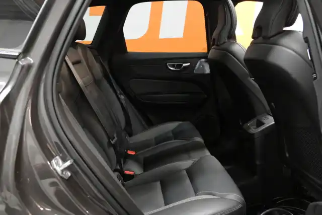 Harmaa Maastoauto, Volvo XC60 – VAR-61395