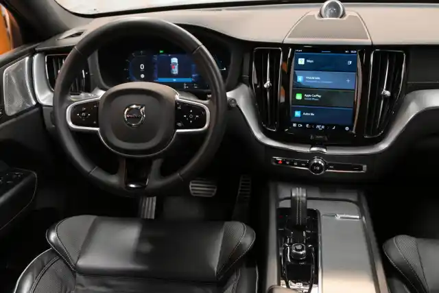 Harmaa Maastoauto, Volvo XC60 – VAR-61395