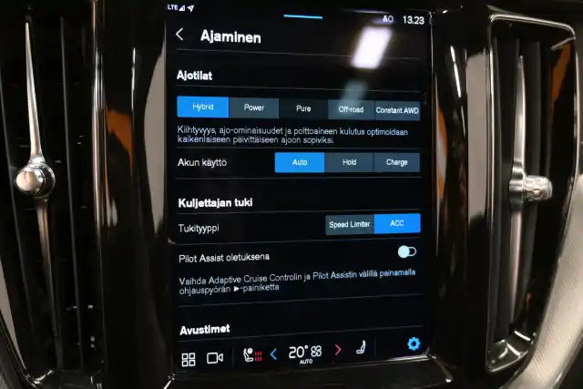 Harmaa Maastoauto, Volvo XC60 – VAR-61395