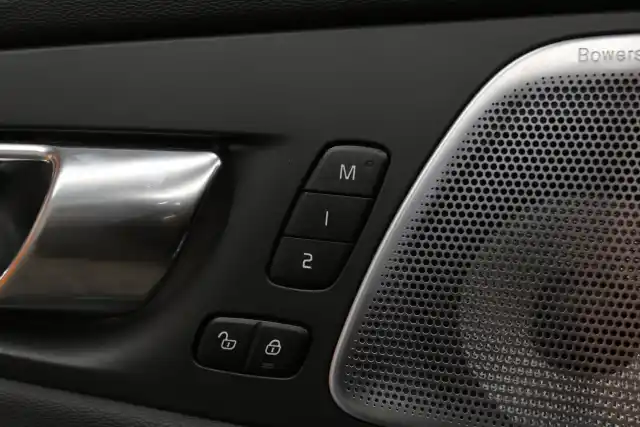 Harmaa Maastoauto, Volvo XC60 – VAR-61395
