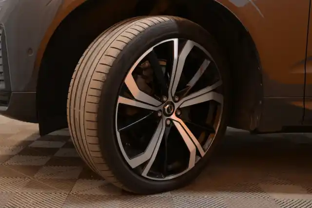Harmaa Maastoauto, Volvo XC60 – VAR-61395