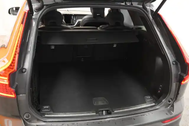 Harmaa Maastoauto, Volvo XC60 – VAR-61395