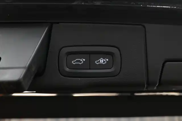 Harmaa Maastoauto, Volvo XC60 – VAR-61395