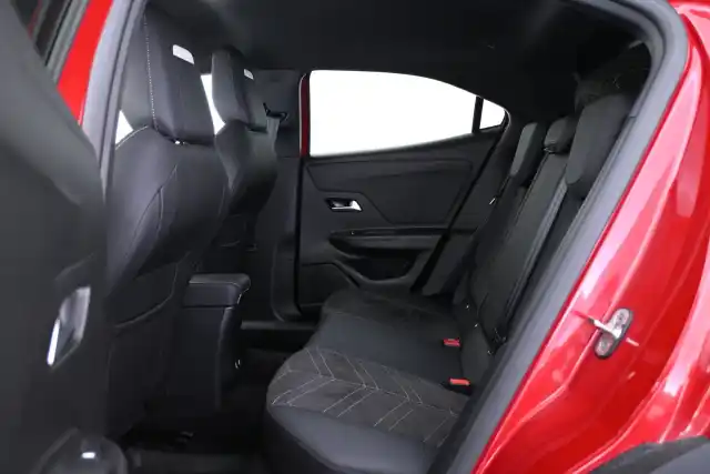 Punainen Maastoauto, Opel Mokka-e – VAR-61571