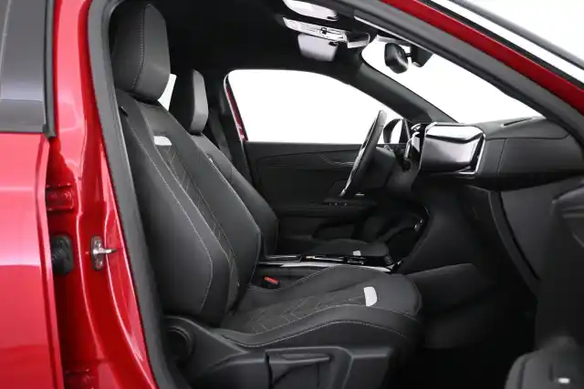 Punainen Maastoauto, Opel Mokka-e – VAR-61571