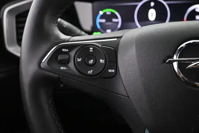 Punainen Maastoauto, Opel Mokka-e – VAR-61571