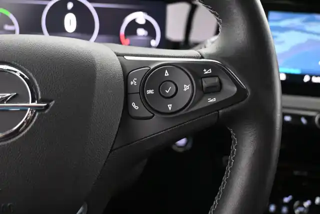 Punainen Maastoauto, Opel Mokka-e – VAR-61571