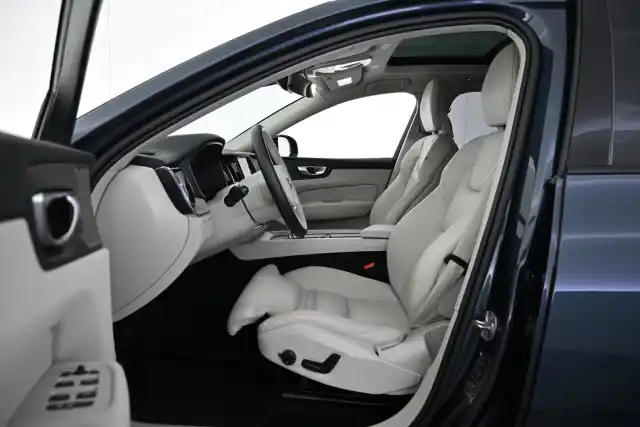 Sininen Maastoauto, Volvo XC60 – VAR-61591