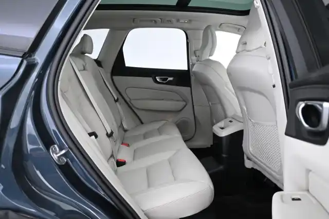 Sininen Maastoauto, Volvo XC60 – VAR-61591
