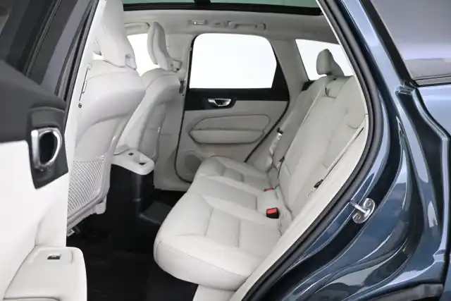 Sininen Maastoauto, Volvo XC60 – VAR-61591