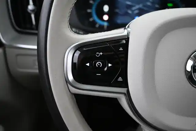 Sininen Maastoauto, Volvo XC60 – VAR-61591
