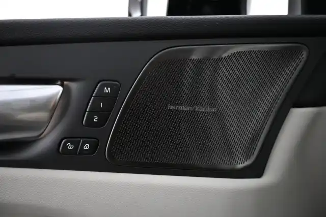 Sininen Maastoauto, Volvo XC60 – VAR-61591