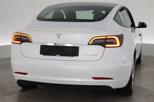 Valkoinen Sedan, Tesla Model 3 – VAR-61795