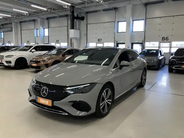Harmaa Sedan, Mercedes-Benz EQE – VAR-61835