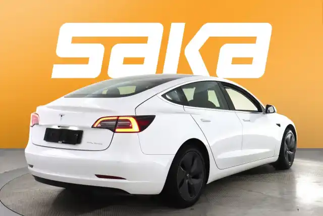 Valkoinen Sedan, Tesla Model 3 – VAR-61897
