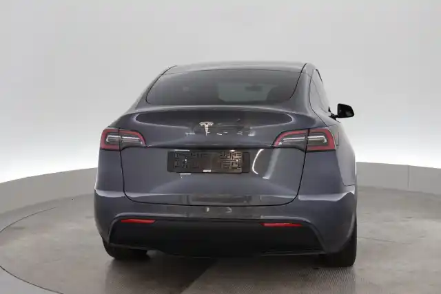 Harmaa Maastoauto, Tesla Model Y – VAR-62040