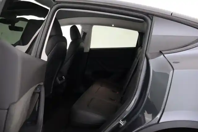 Harmaa Maastoauto, Tesla Model Y – VAR-62040