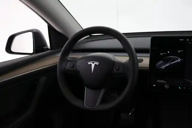 Harmaa Maastoauto, Tesla Model Y – VAR-62040