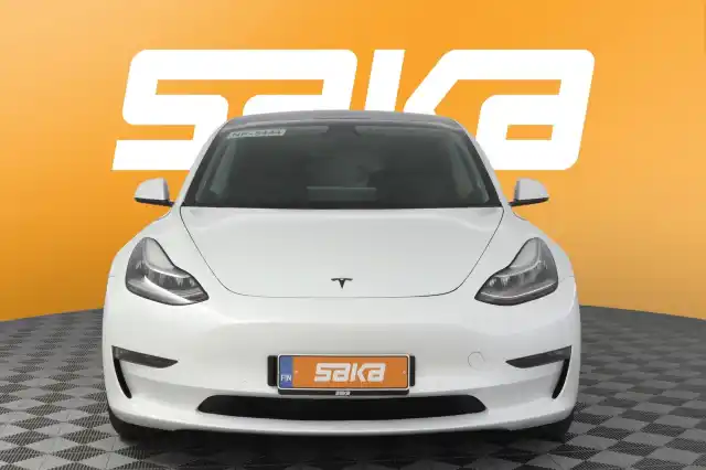 Valkoinen Sedan, Tesla Model 3 – VAR-62158