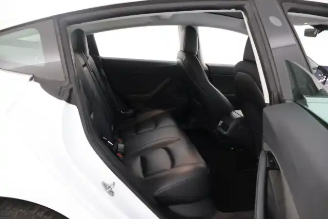 Valkoinen Sedan, Tesla Model 3 – VAR-62158