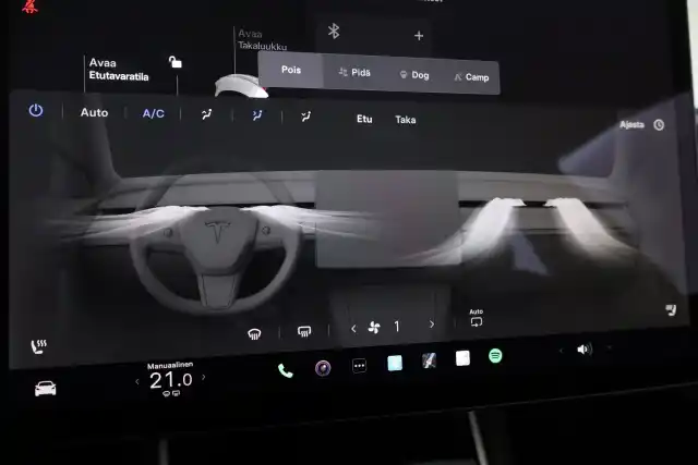 Valkoinen Sedan, Tesla Model 3 – VAR-62158