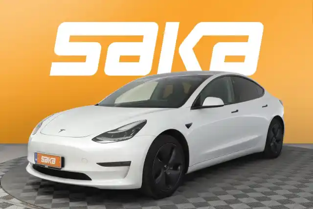 Valkoinen Sedan, Tesla Model 3 – VAR-62158