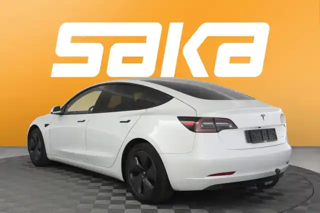 Valkoinen Sedan, Tesla Model 3 – VAR-62158