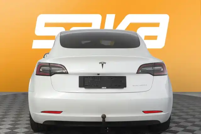 Valkoinen Sedan, Tesla Model 3 – VAR-62158