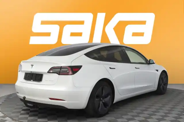 Valkoinen Sedan, Tesla Model 3 – VAR-62158