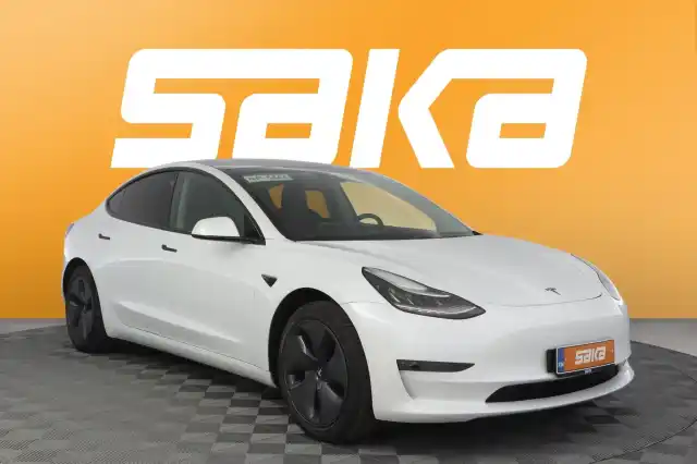 Valkoinen Sedan, Tesla Model 3 – VAR-62158