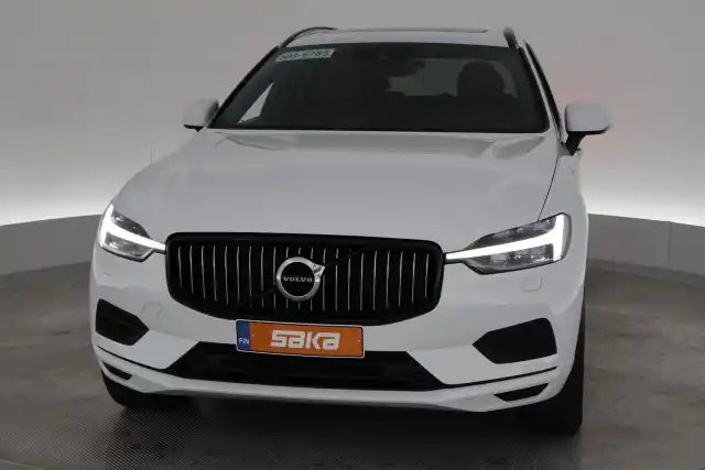 Valkoinen Maastoauto, Volvo XC60 – VAR-62209